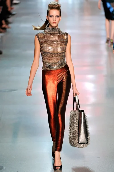 Look 18